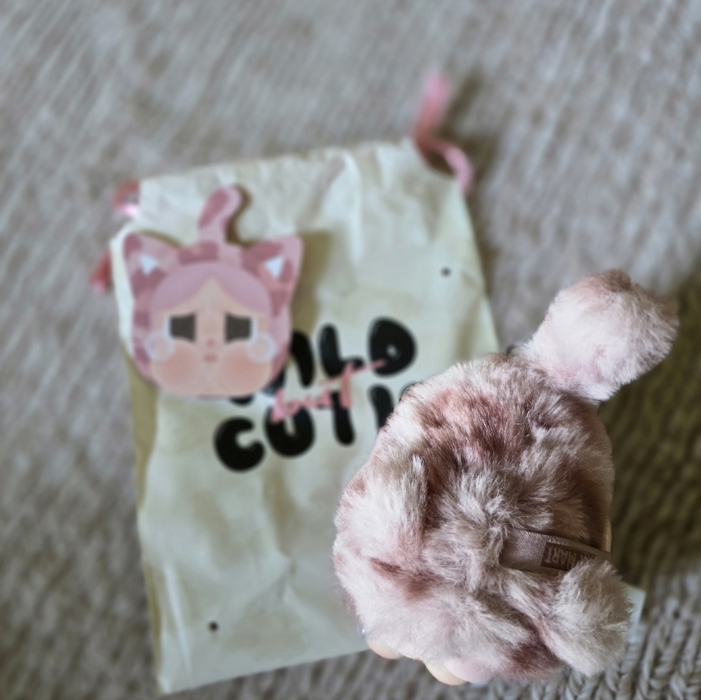 Popmart Crybaby Wild Cutie Pink Cutie - Picture 2 of 4